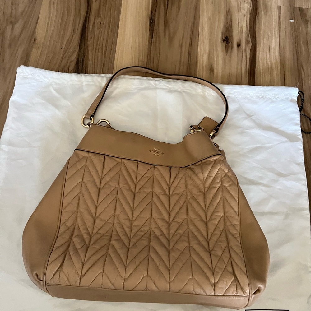 COACH Sage Carryall in Quilted Leather - Light gold/Beechwood #F31457